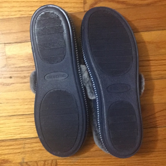 NWOT sketchers navy fuzzy slippers - Picture 4 of 5